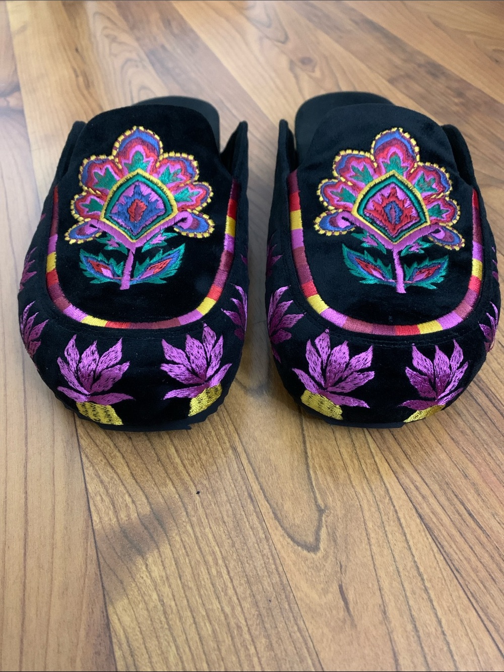 🚨CLEARANCE🚨 Farm Rio Velvet Embroidered Tapestry Mule Clog • Size 10 - Picture 2 of 5